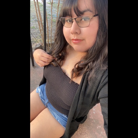 Meet your Posher, Tanisha - Picture 3 of 3